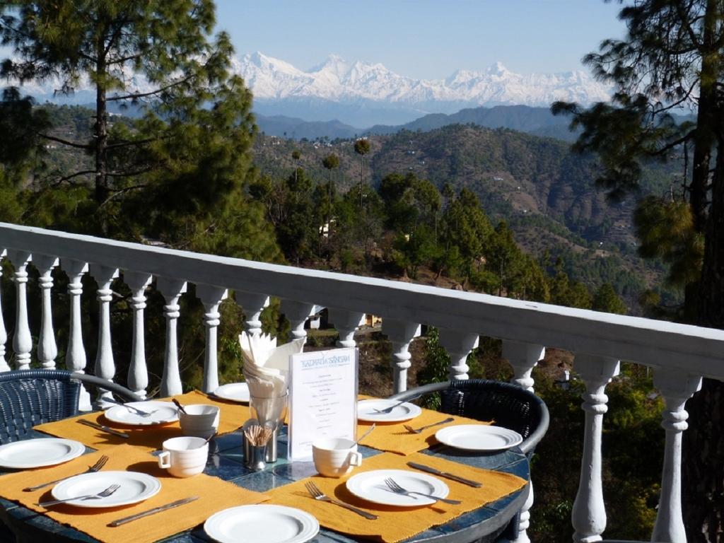 Ayurvaid Kalmatia Hotel Almora Buitenkant foto